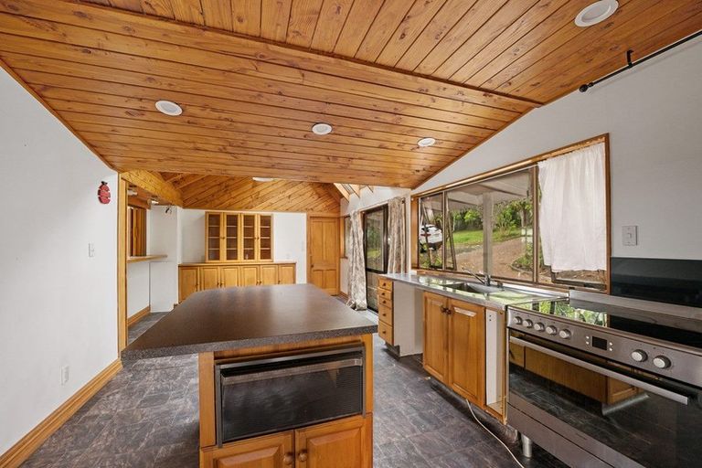 Photo of property in 380 Paremoremo Road, Paremoremo, Auckland, 0632