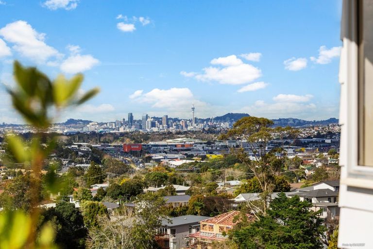 Photo of property in 257 Sunset Road, Sunnynook, Auckland, 0632