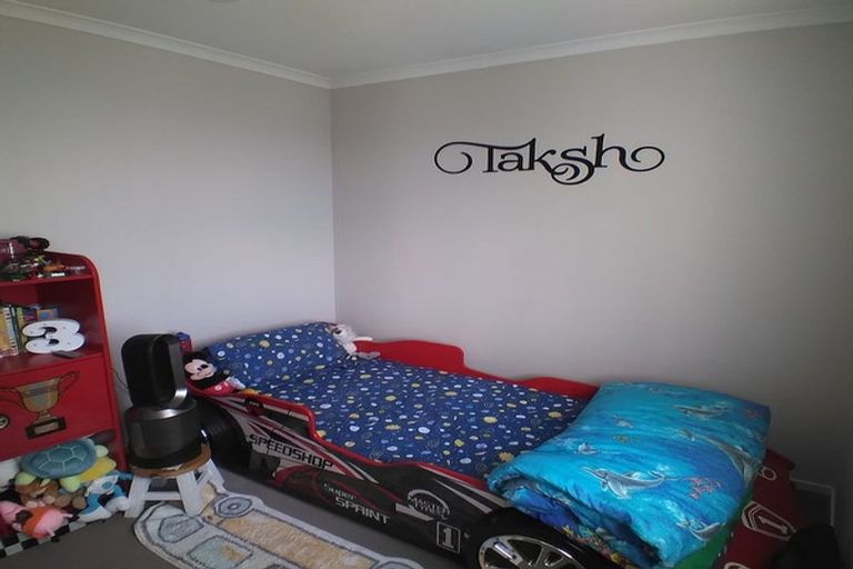 Photo of property in 14 Warbler Crescent, Papakura, 2110