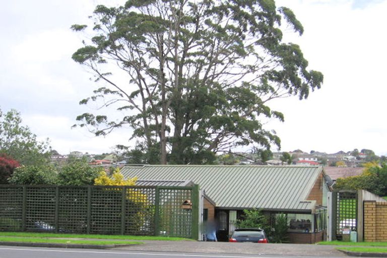 Photo of property in 89 Botany Road, Botany Downs, Auckland, 2010