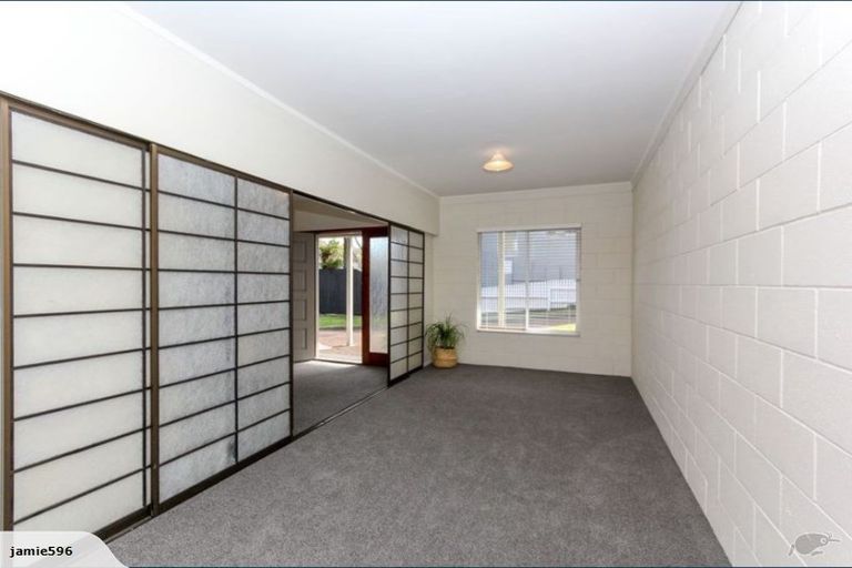 Photo of property in 12 Montana Place, Merrilands, New Plymouth, 4312
