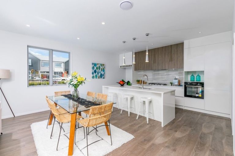 Photo of property in 42 Schoolside Road, Kumeu, 0810