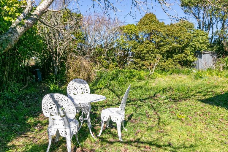 Photo of property in 7 Lyndhurst Road, Tawa, Wellington, 5028