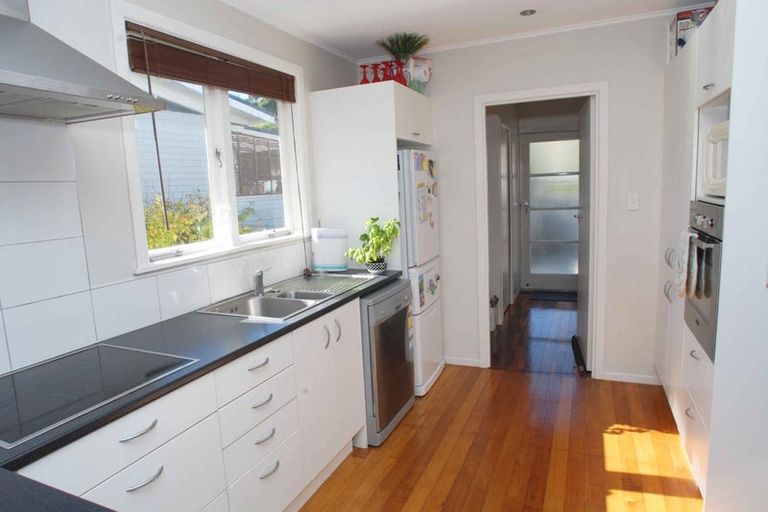 Photo of property in 2/46 Bond Crescent, Forrest Hill, Auckland, 0620