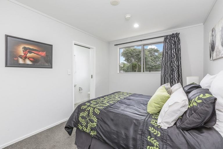 Photo of property in 325/26 Morningside Drive, Morningside, Auckland, 1025