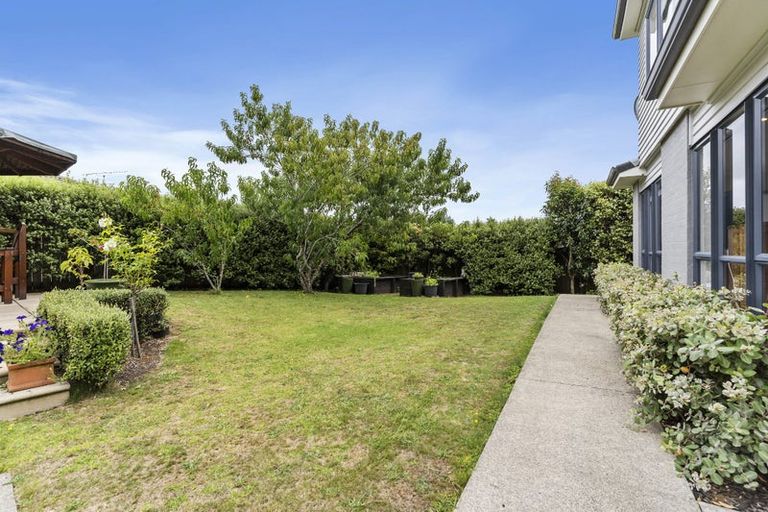 Photo of property in 28 Ina Ville Drive, Pukekohe, 2120