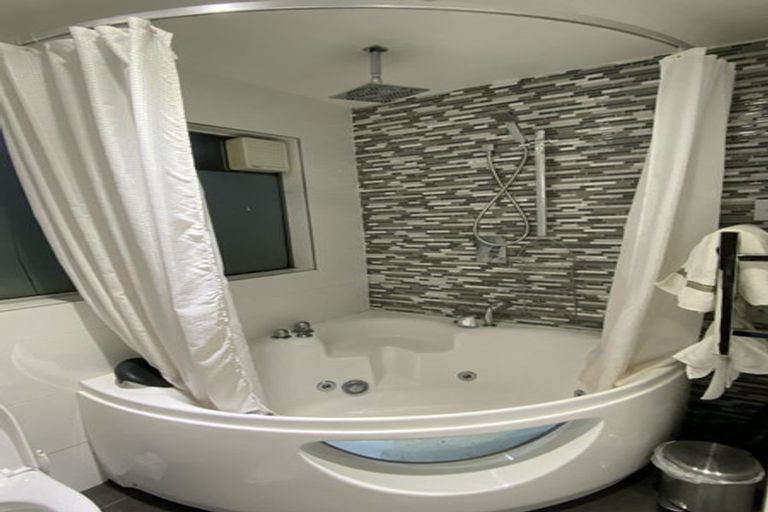 Photo of property in 1/7 Alston Avenue, Kelston, Auckland, 0602