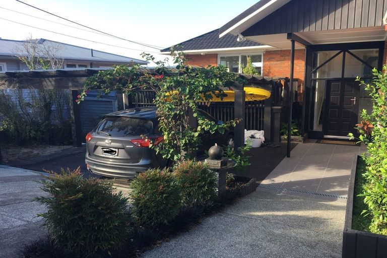 Photo of property in 85 Exmouth Road, Northcote, Auckland, 0627