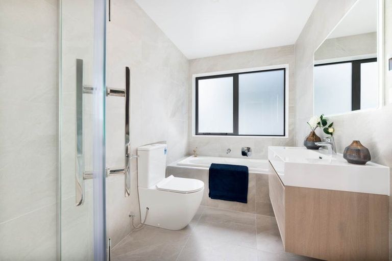 Photo of property in 21c Montgomery Avenue, Belmont, Auckland, 0622