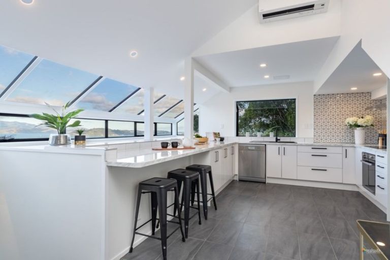 Photo of property in 33 Homebush Road, Khandallah, Wellington, 6035