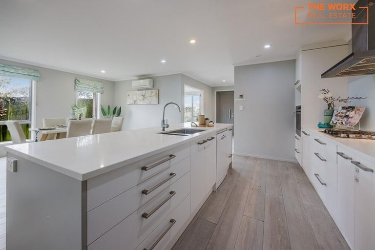 Photo of property in 33 Captain Mitchell Drive, Opaheke, Papakura, 2113