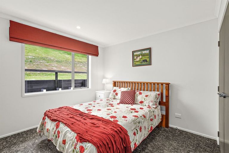 Photo of property in 3b Hobbs Road, Matakatia, Whangaparaoa, 0930