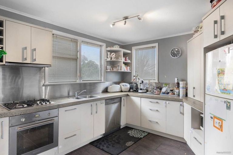 Photo of property in 92 Arimu Road, Papakura, 2110