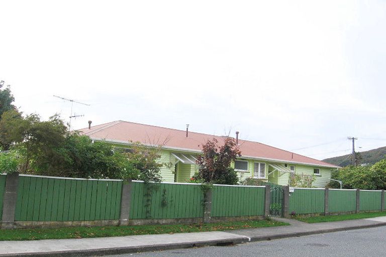 Photo of property in 22 Brasell Street, Fairfield, Lower Hutt, 5011