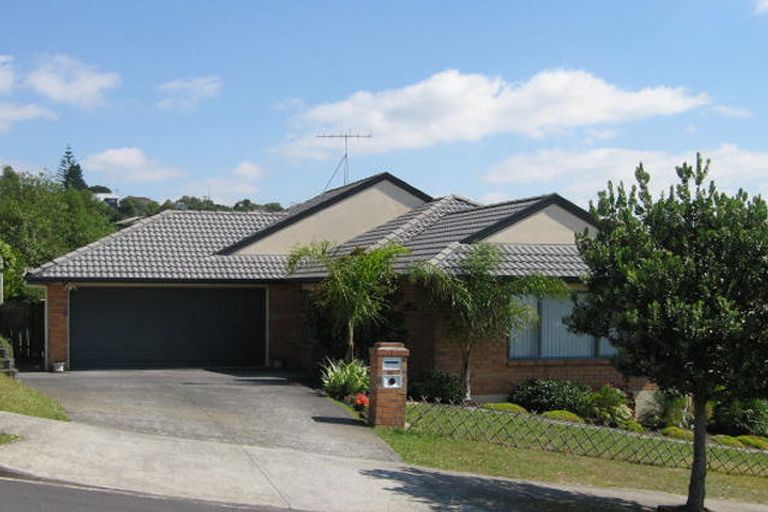 Photo of property in 12 Woodridge Avenue, Northcross, Auckland, 0630