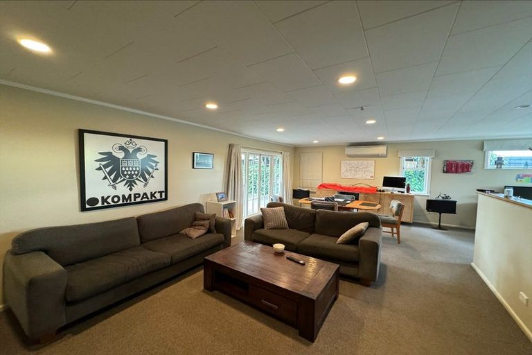 Photo of property in 15 Awarua Crescent, Havelock North, 4130