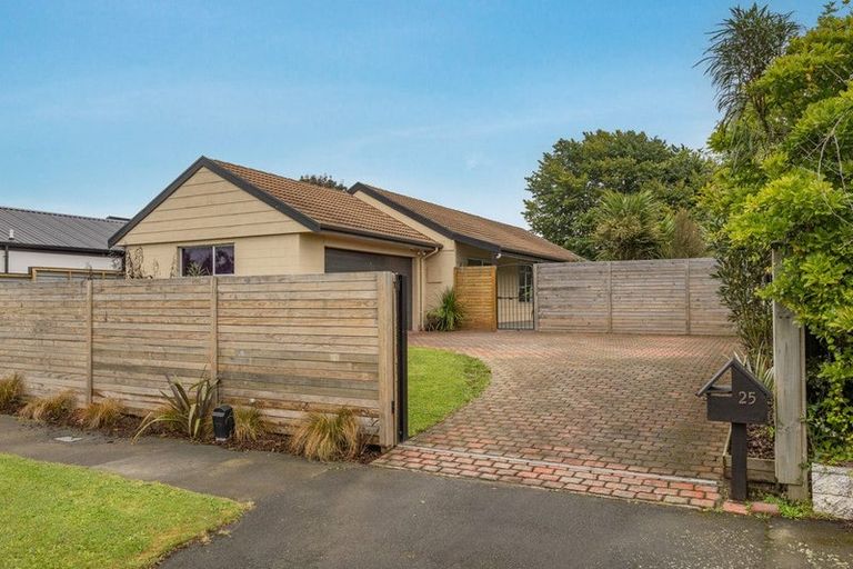 Photo of property in 25 Dunbarton Street, Redwood, Christchurch, 8051