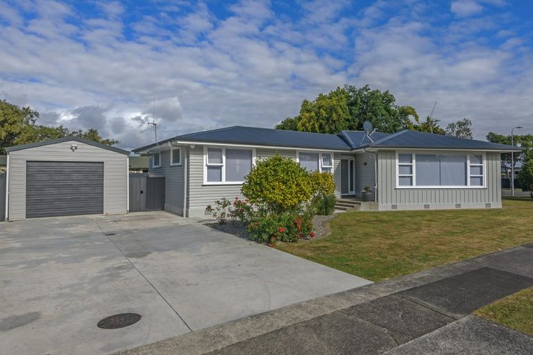 Photo of property in 2 Piper Place, Roslyn, Palmerston North, 4414