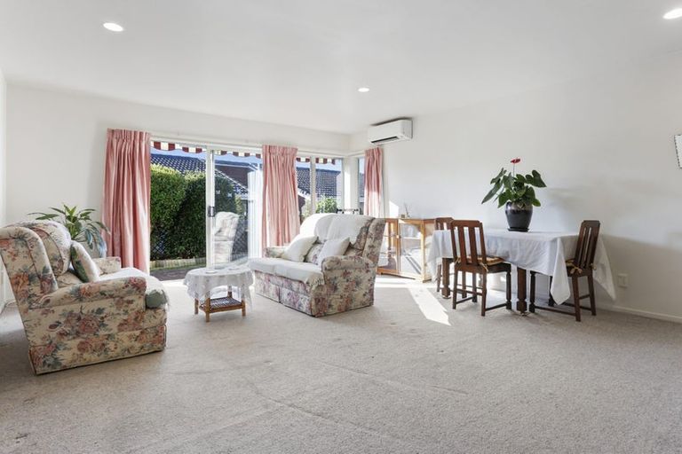 Photo of property in 30 The Grove, Red Beach, 0932