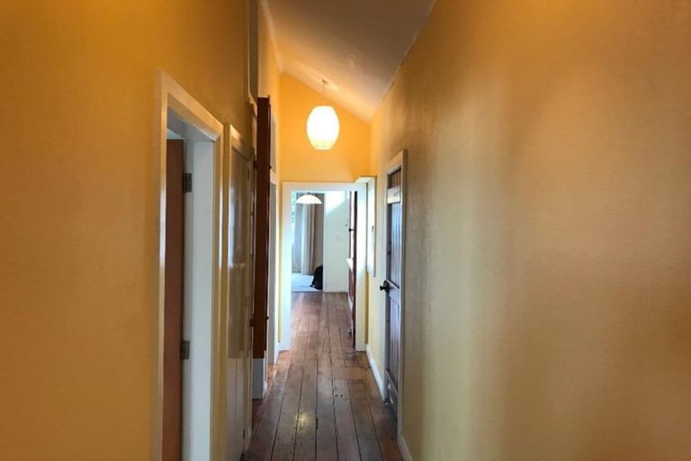 Photo of property in 36 Apu Crescent, Lyall Bay, Wellington, 6022