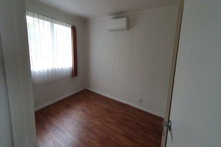 Photo of property in 13 Vina Place, Massey, Auckland, 0614