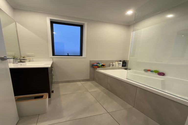 Photo of property in 7 Piko Lane, Hobsonville, Auckland, 0616