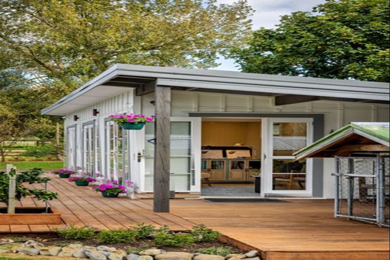 Photo of property in 28 Arcus Road, Te Horo, Otaki, 5582