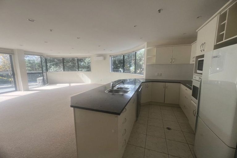 Photo of property in 1d/175 Hurstmere Road, Takapuna, Auckland, 0622