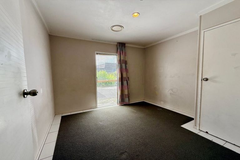 Photo of property in 112 Whangaparaoa Road, Red Beach, 0932