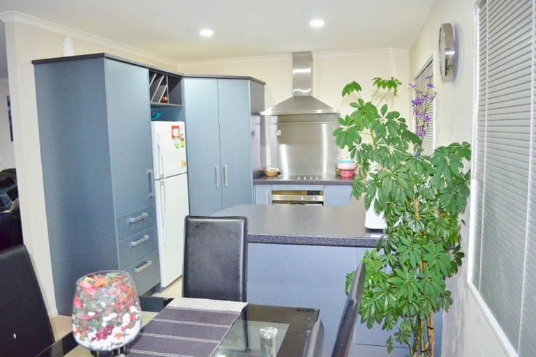 Photo of property in 16 Percy Kinsman Crescent, Riverstone Terraces, Upper Hutt, 5018