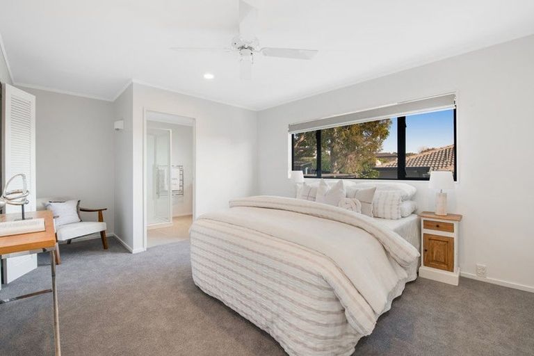 Photo of property in 10 Goldfinch Rise, Unsworth Heights, Auckland, 0632