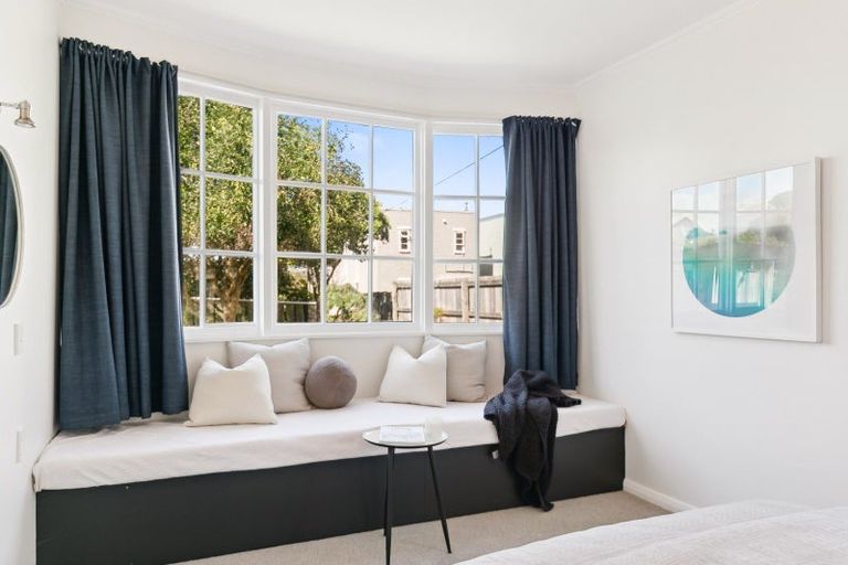 Photo of property in 174 Queens Drive, Lyall Bay, Wellington, 6022