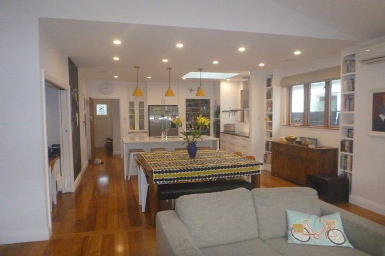 Photo of property in 32 Weka Street, Miramar, Wellington, 6022