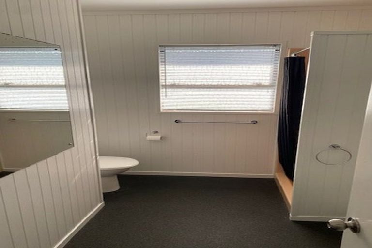 Photo of property in 1/52 Seaview Road, Castor Bay, Auckland, 0620