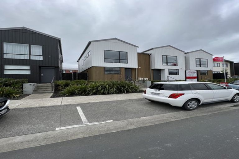 Photo of property in 10 Kapia Road, Westgate, Auckland, 0614