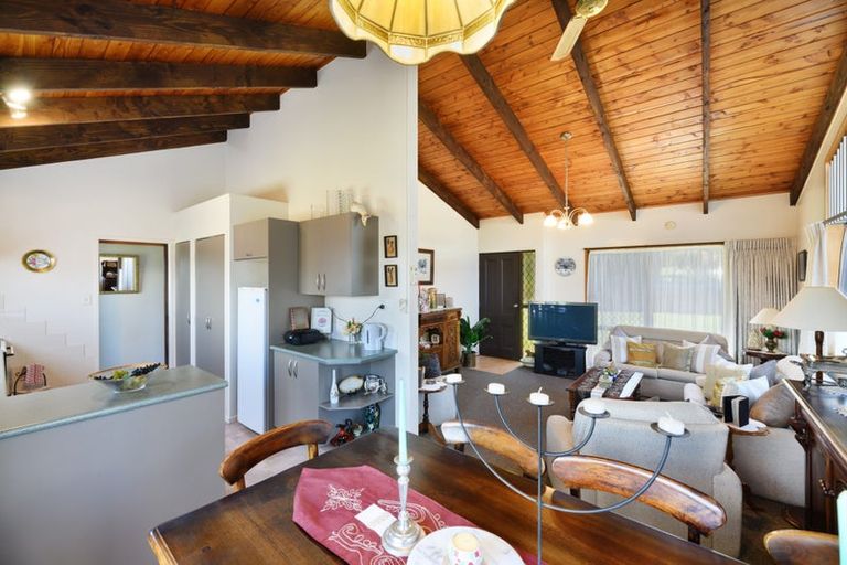 Photo of property in 4 Chablis Place, Henderson, Auckland, 0612