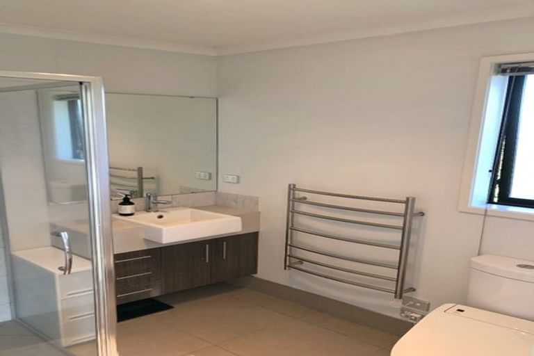 Photo of property in 4 Travis View Drive, Fairview Heights, Auckland, 0632