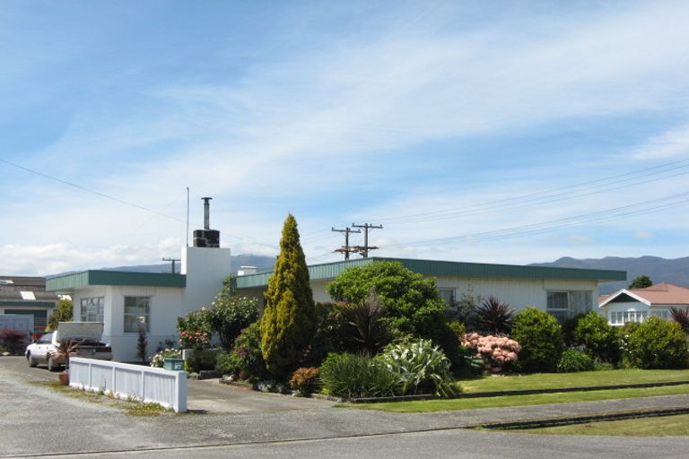 Photo of property in 87 Queen Street, Westport, 7825