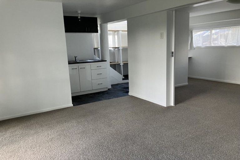 Photo of property in 20 Marina View Drive, West Harbour, Auckland, 0618