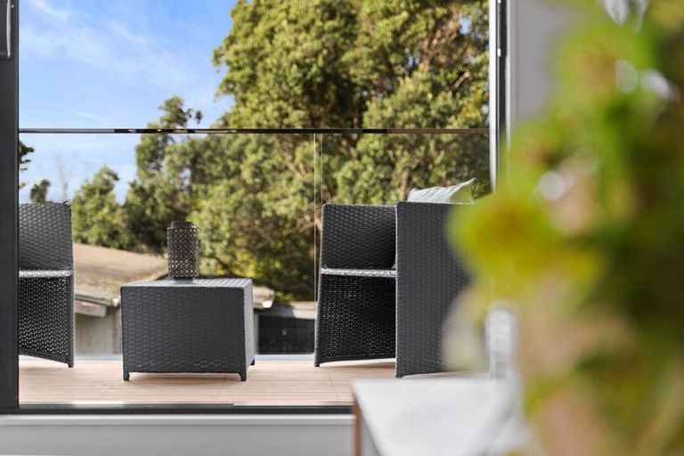 Photo of property in 5/6 Robertson Road, Ranui, Auckland, 0612