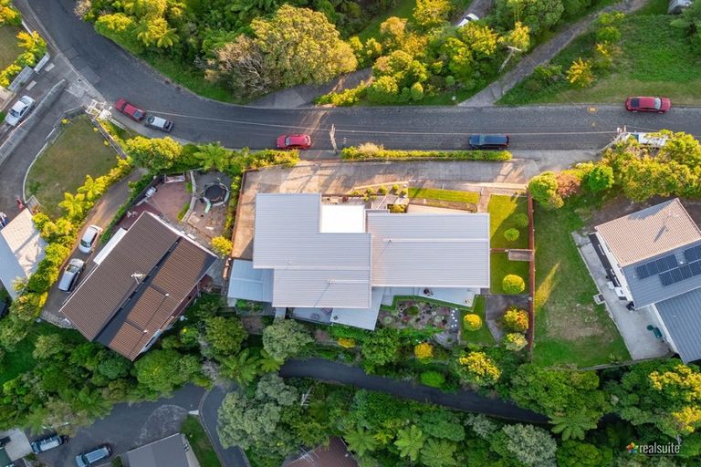 Photo of property in 37 Pekanga Road, Normandale, Lower Hutt, 5010