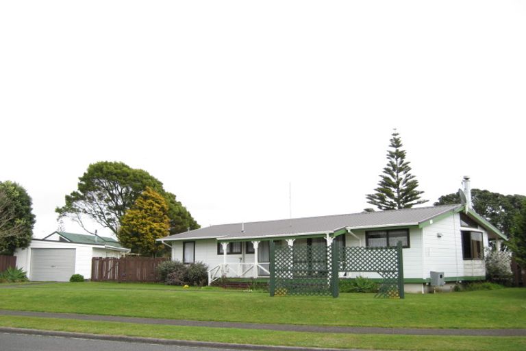 Photo of property in 2 Desmond Place, Bell Block, New Plymouth, 4312