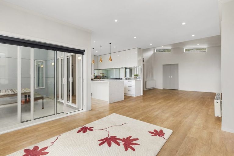 Photo of property in 20 Grumman Lane, Newlands, Wellington, 6037