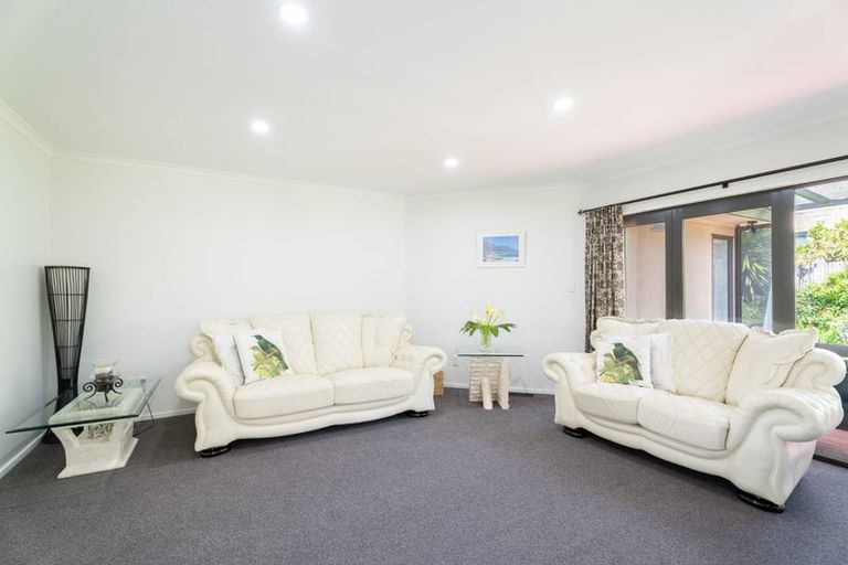 Photo of property in 53 Amesbury Drive, Churton Park, Wellington, 6037
