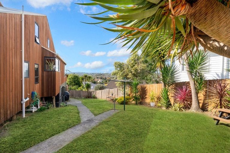 Photo of property in 1/11 Cambric Place, Botany Downs, Auckland, 2010