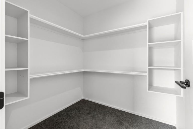 Photo of property in 42 Sardinia Grove, Fitzherbert, Palmerston North, 4410