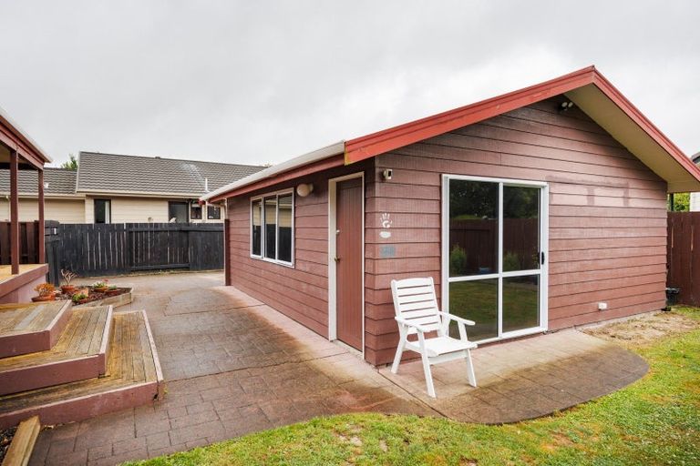 Photo of property in 21 Dalfield Place, Highbury, Palmerston North, 4412