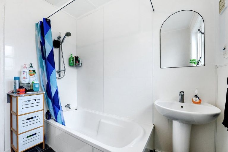 Photo of property in 2 Haultain Street, Fairfield, Hamilton, 3214