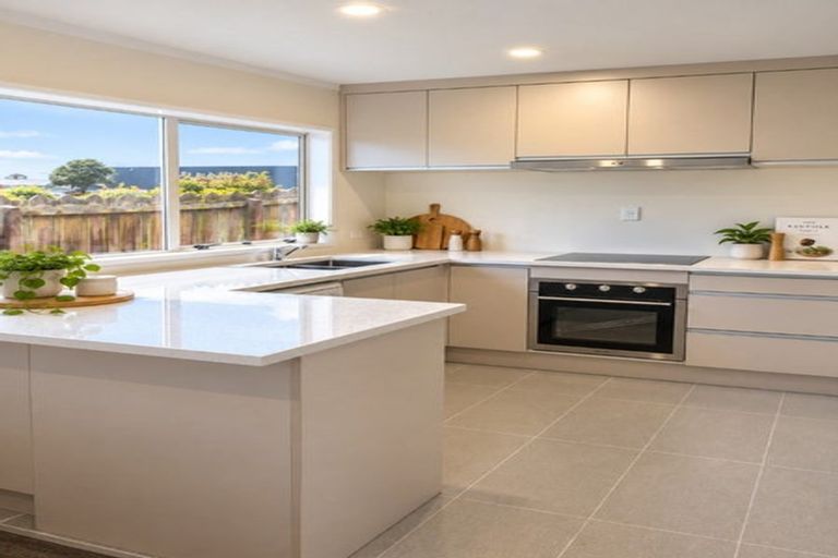 Photo of property in 2/9 Midvale Place, Burswood, Auckland, 2013