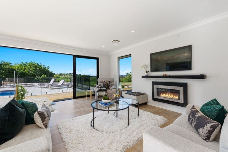 Photo of property in 99 Stoneridge Terrace, Whitford, Manurewa, 2576